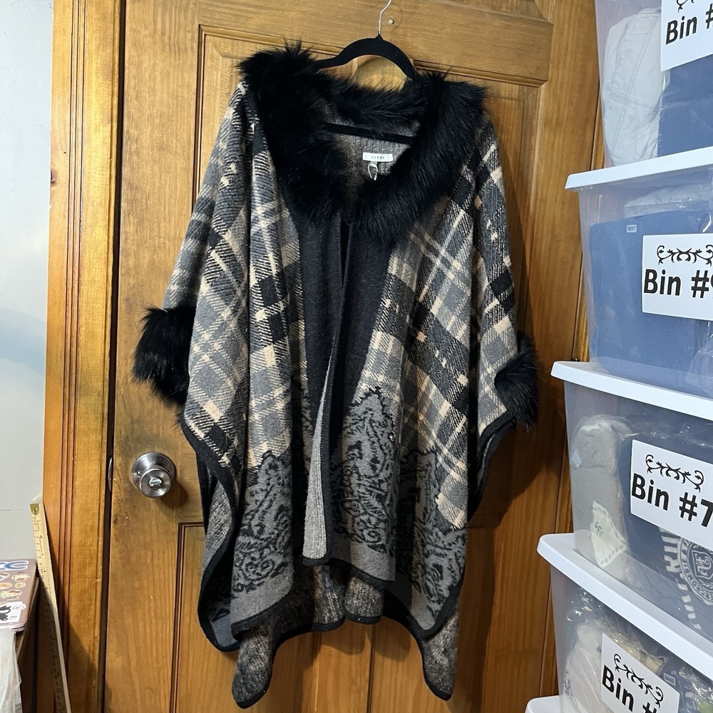 Sioni Plaid Faux Fur Trim Hooded Cape Poncho Wrap Gray Black Paisley Knit L/XL